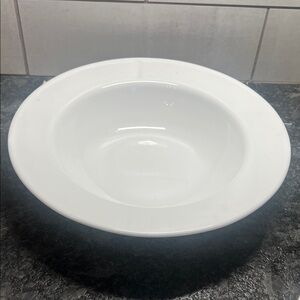 Frost White Corelle Pasta or Serving bowl. Like new. 11”